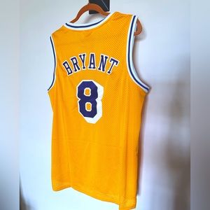 Lakers Jersey Kobe Bryant size M with tags